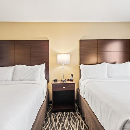 Cobblestone Hotel & Suites - Bellefontaine エクステリア 写真