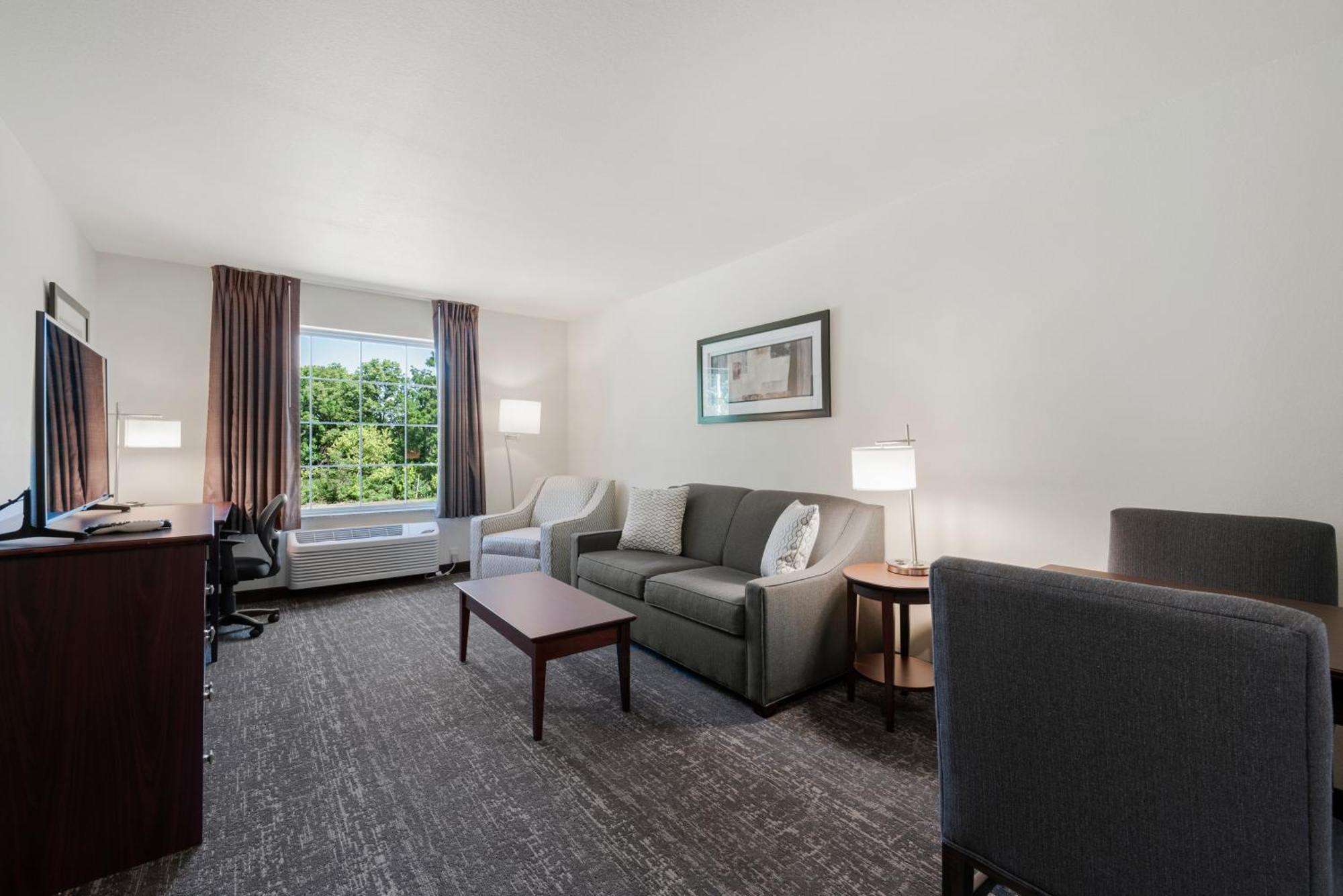 Cobblestone Hotel & Suites - Bellefontaine エクステリア 写真