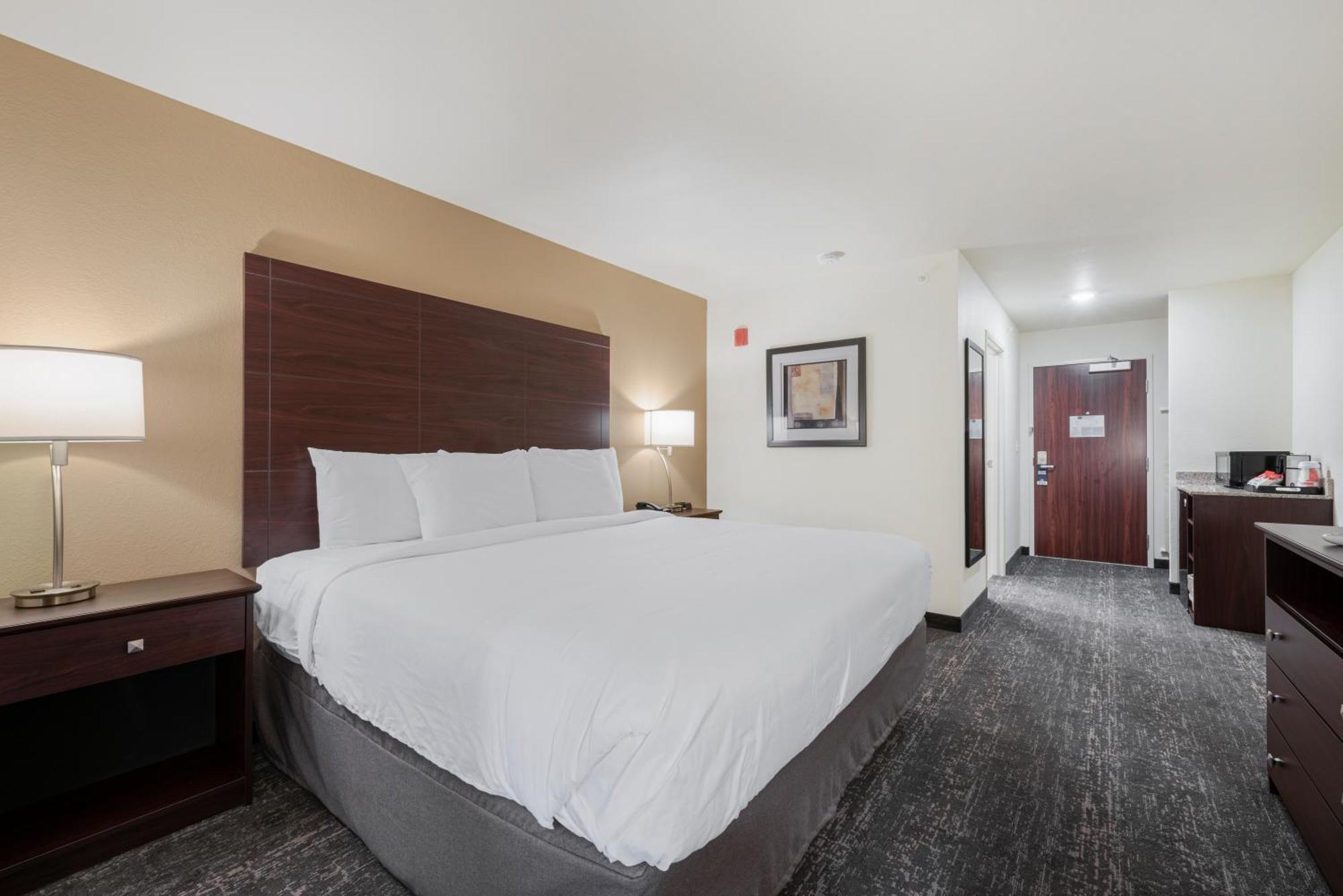 Cobblestone Hotel & Suites - Bellefontaine エクステリア 写真