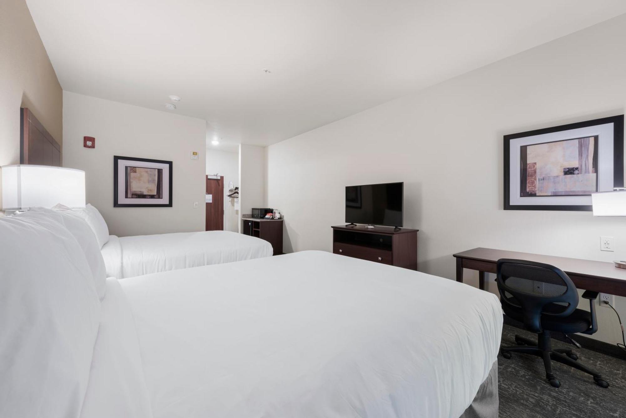 Cobblestone Hotel & Suites - Bellefontaine エクステリア 写真