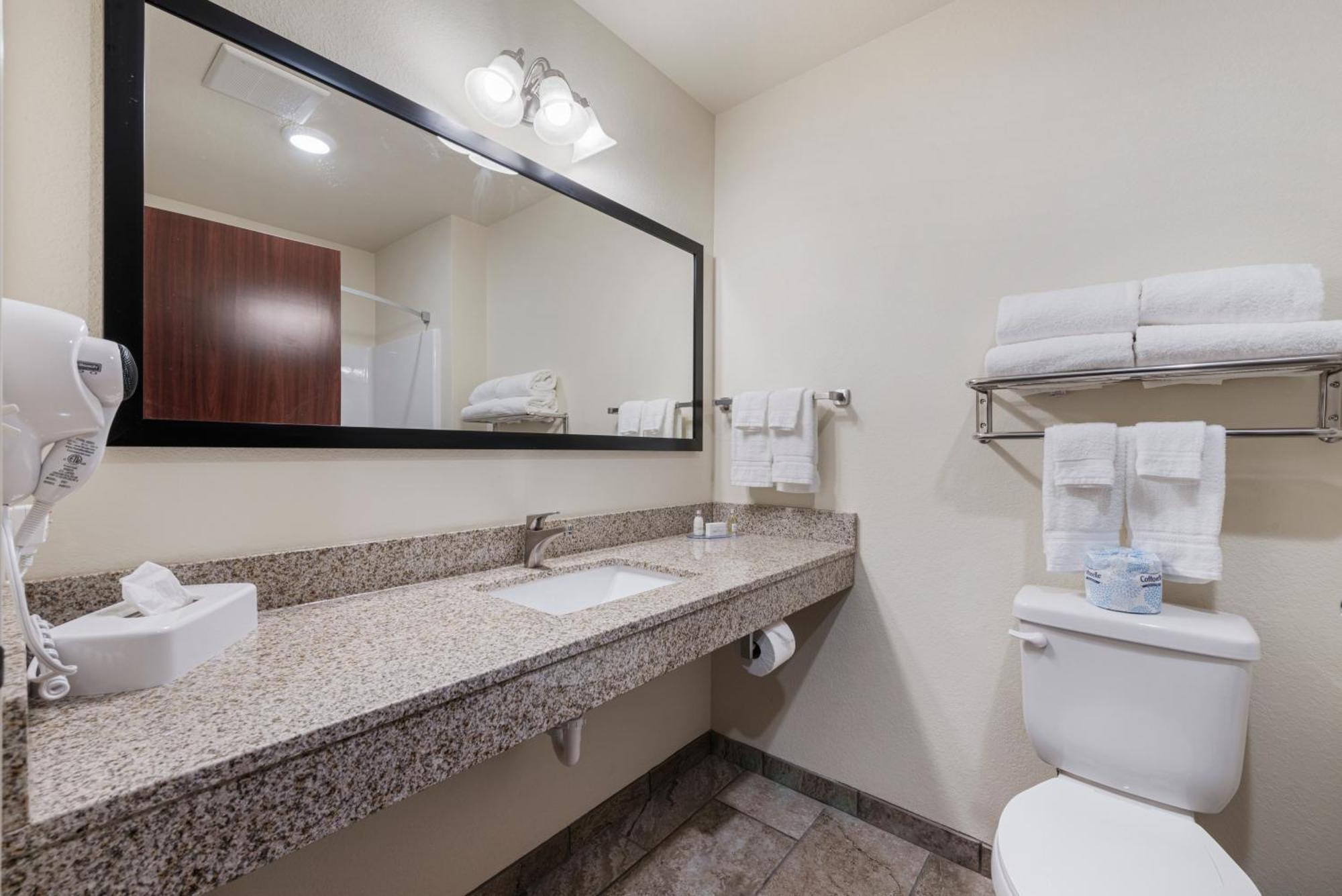 Cobblestone Hotel & Suites - Bellefontaine エクステリア 写真