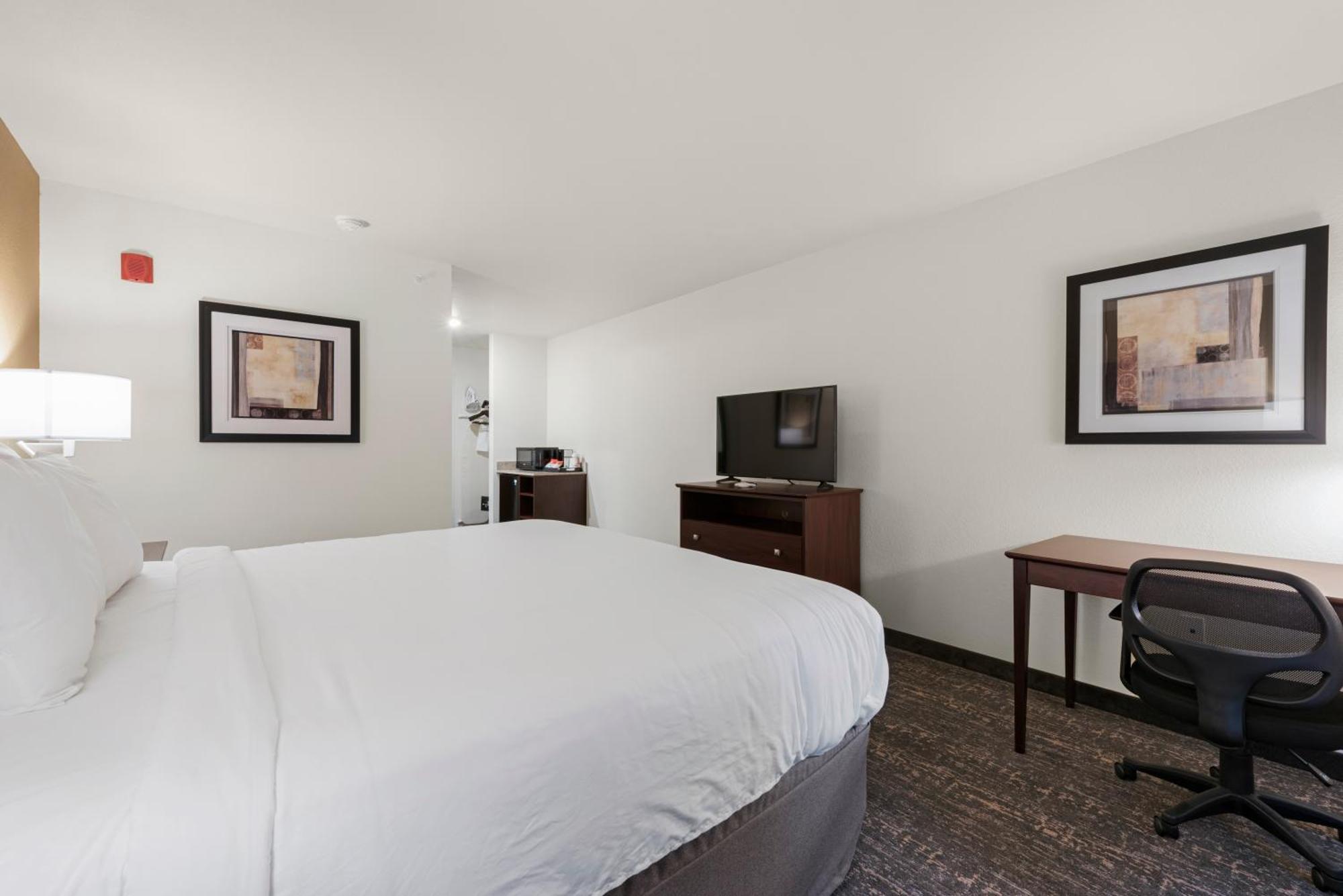 Cobblestone Hotel & Suites - Bellefontaine エクステリア 写真
