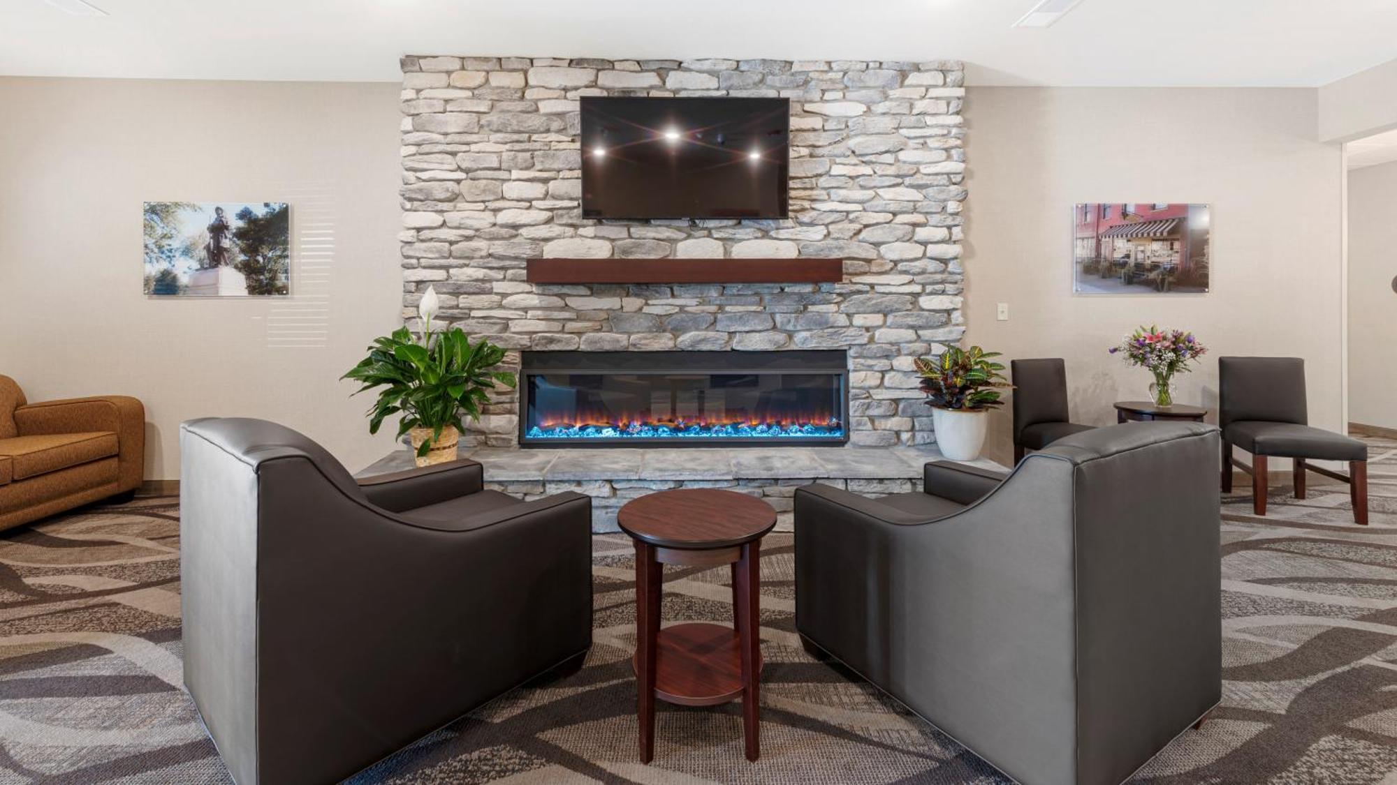 Cobblestone Hotel & Suites - Bellefontaine エクステリア 写真