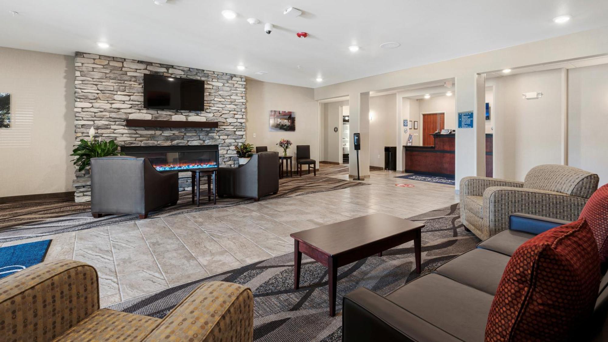 Cobblestone Hotel & Suites - Bellefontaine エクステリア 写真