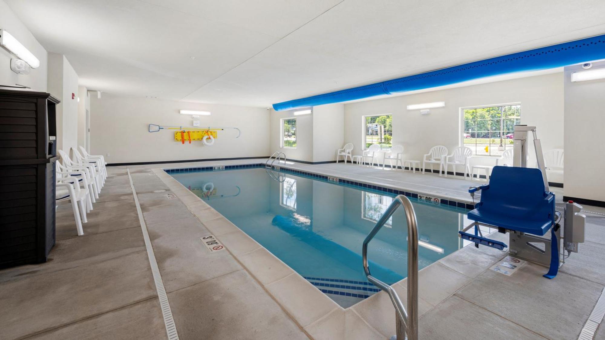 Cobblestone Hotel & Suites - Bellefontaine エクステリア 写真
