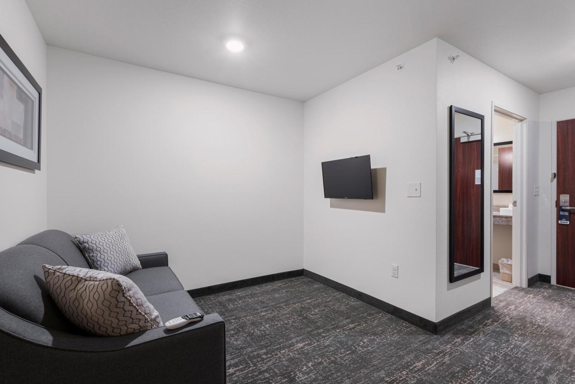 Cobblestone Hotel & Suites - Bellefontaine エクステリア 写真
