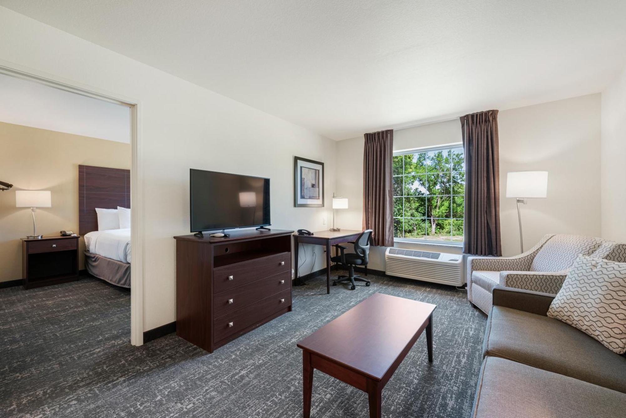 Cobblestone Hotel & Suites - Bellefontaine エクステリア 写真