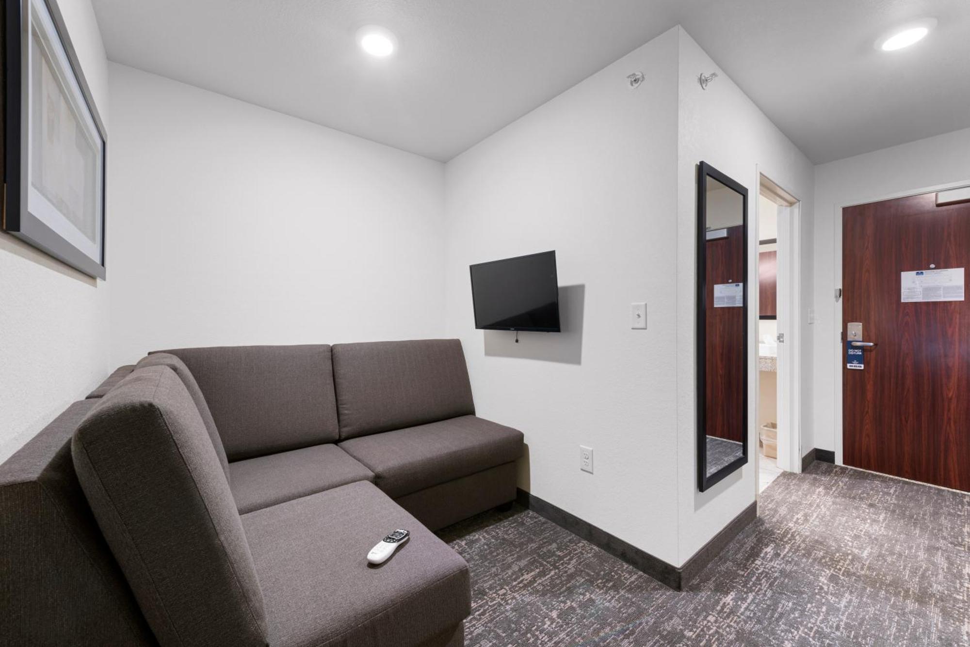 Cobblestone Hotel & Suites - Bellefontaine エクステリア 写真